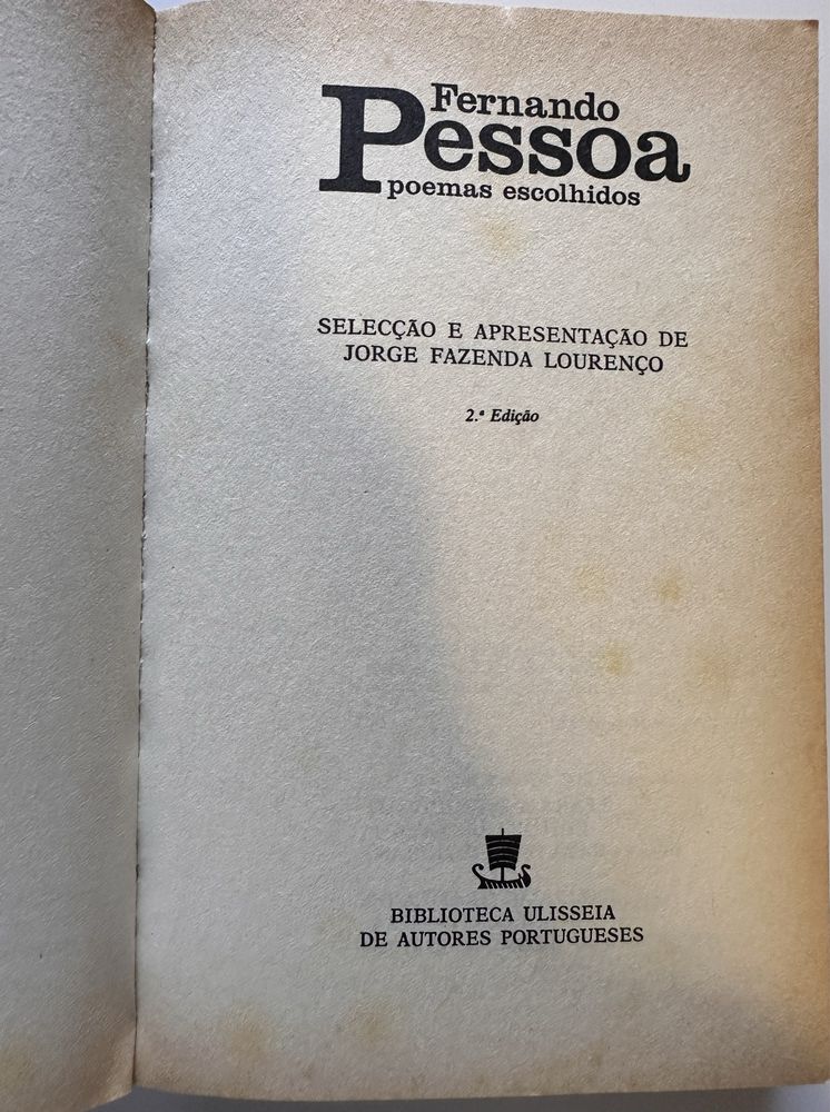 Livro de Fernando Pessoa “poemas escolhidos”