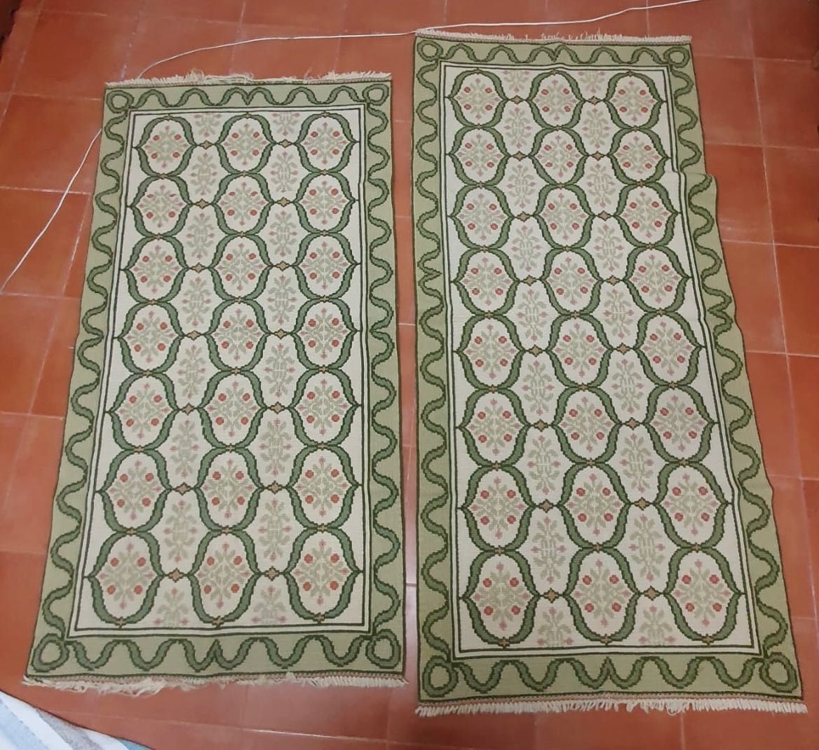 2 Tapetes de Arraiolos em pura lã