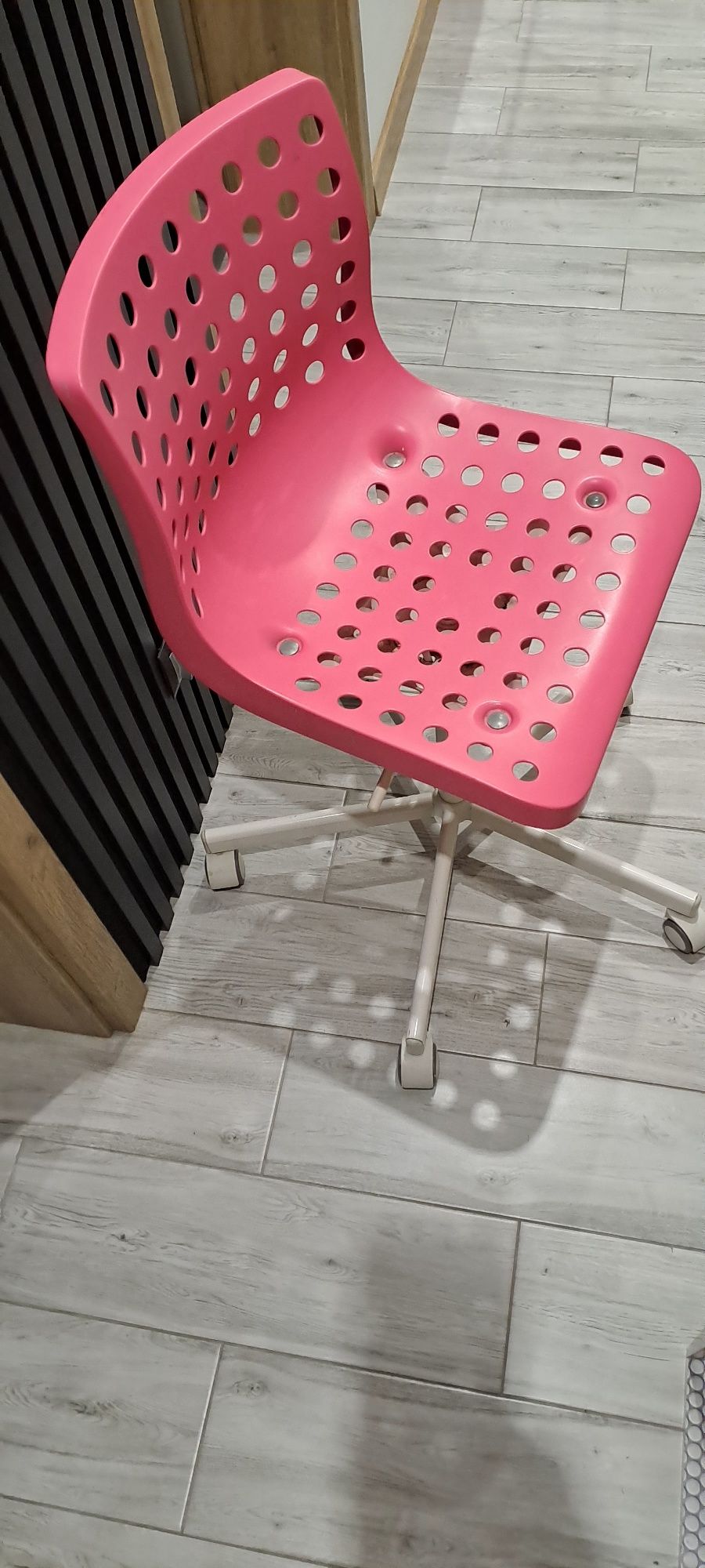 Krzesło,fotel  do biurka Ikea,różowe