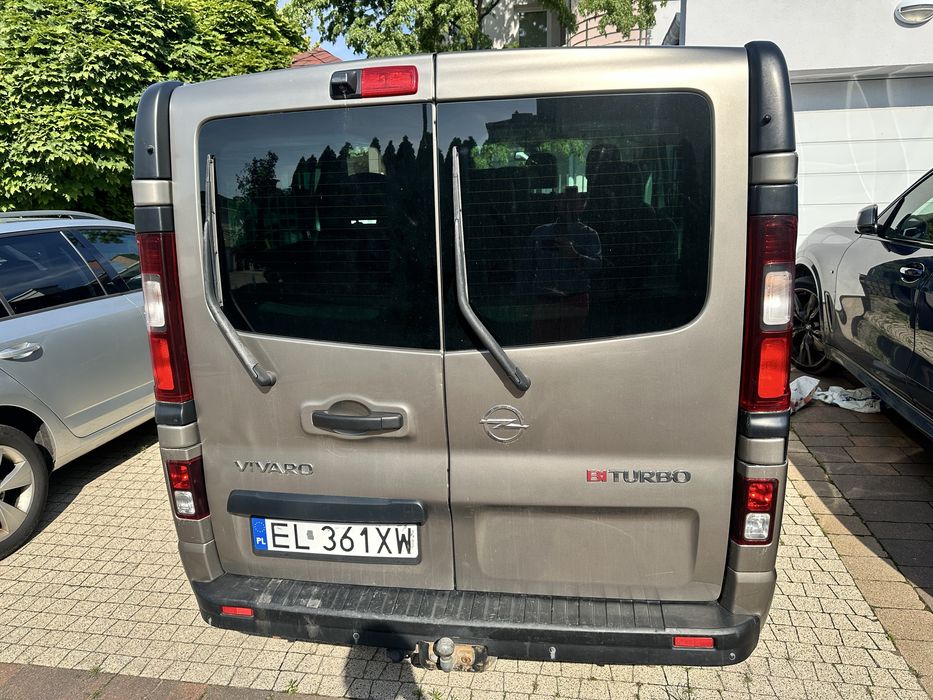 Opel vivaro 9 osób