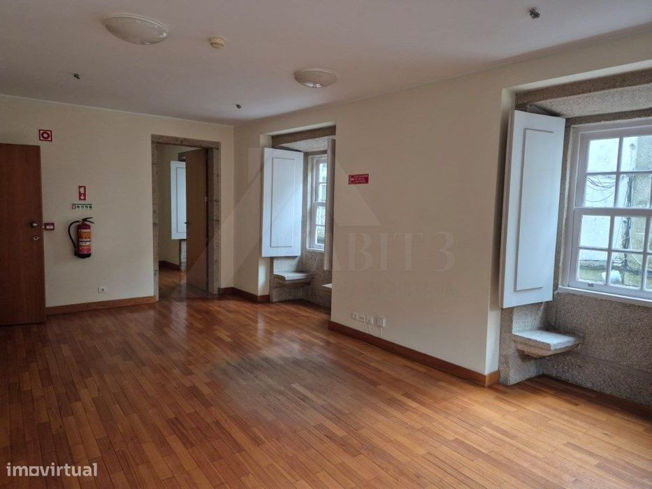 Escritório no centro de Ponte de Lima