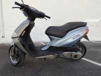 Moto Scooter Acelera Derbi Atlantis 50cc