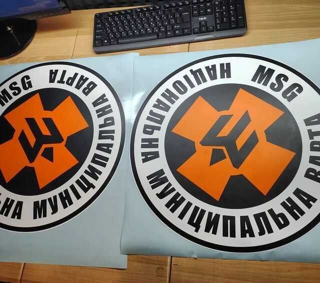 Виготовлення вологостійких наліпок -для реклами та декору