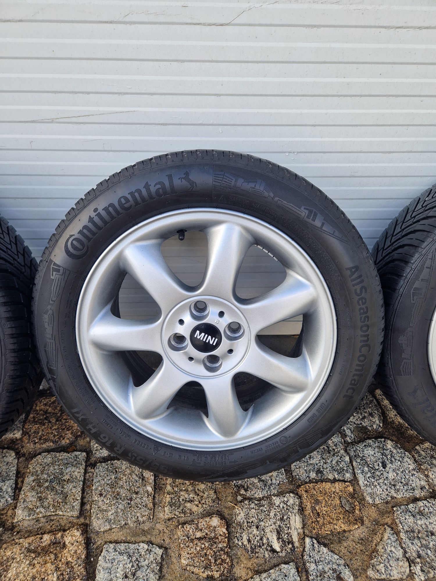 Jante 16' 4×100 em Mini c/ pneus