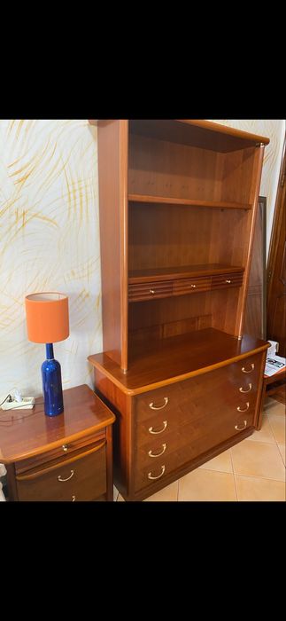 Mobília de quarto individual em nogueira