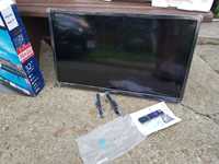 Новий пошкоджений телевізор, пульт, підставка на деталі