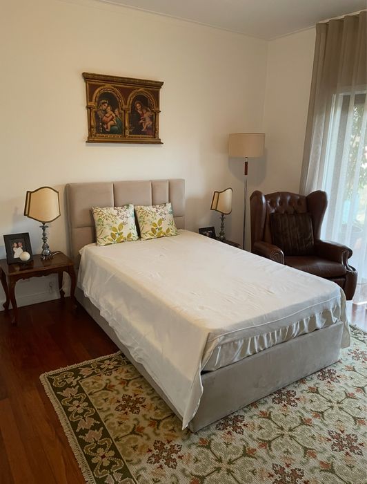 Cama estofada elevatória (s/ colchão)