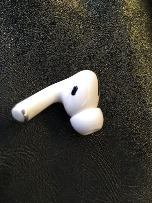 Продам AirPods pro оріг ліве вухо