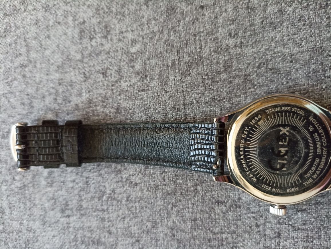 Timex zegarek damski model TW2U97700.
