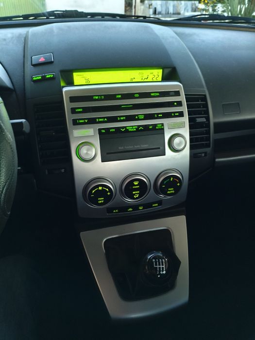 Mazda 5 de 2007 em muito bom estado