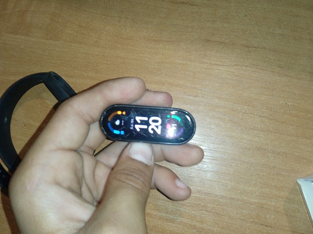 Продаю часи Mi Smart Band 6 состояние середній стан