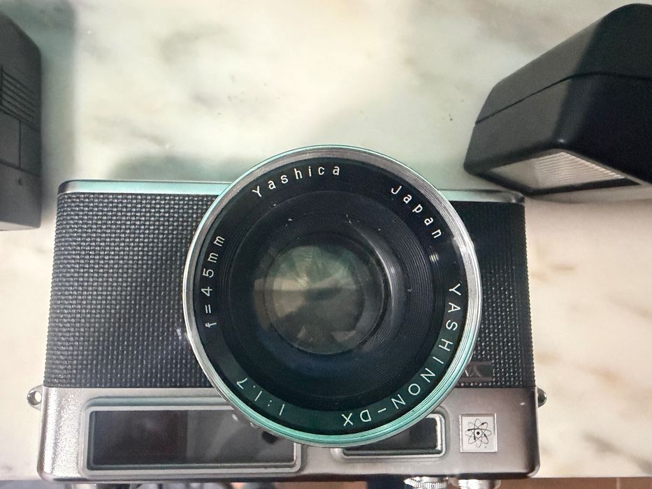 Yashica Electro 35 + Acessórios – Não Testada