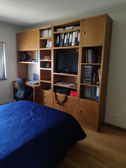 Secretária e estante