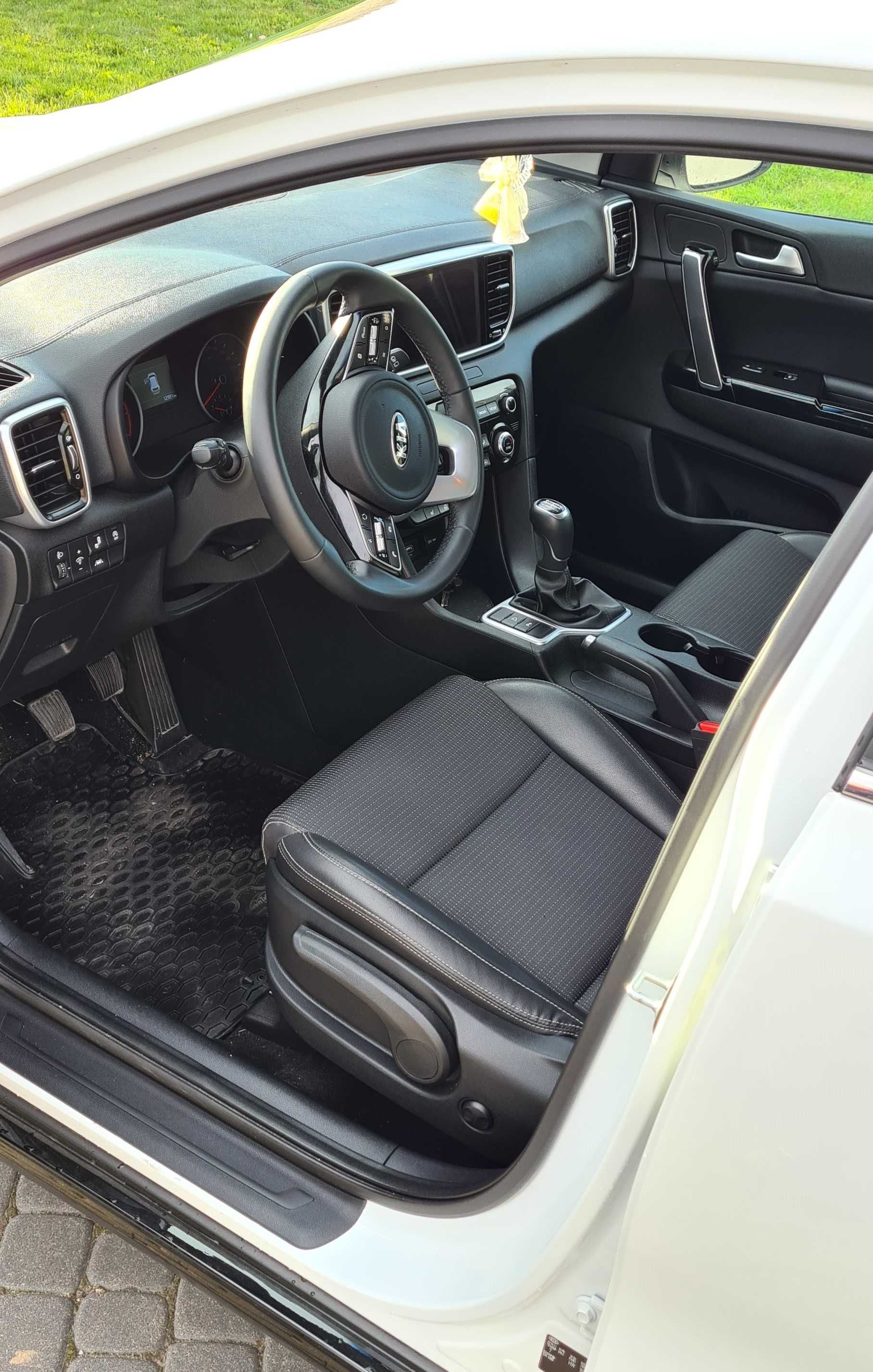 Kia Sportage 1.6 GDI  | Black Edition | Deluxe White | 2WD