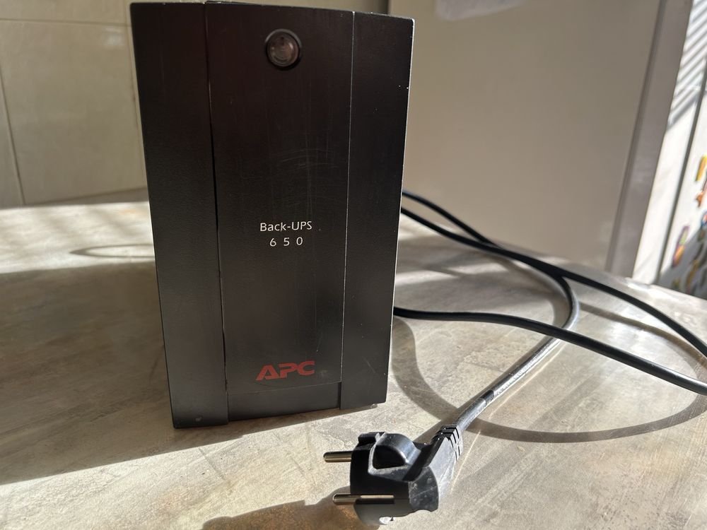 Бесперебойник АРС Back-UPS 650, безперебійник