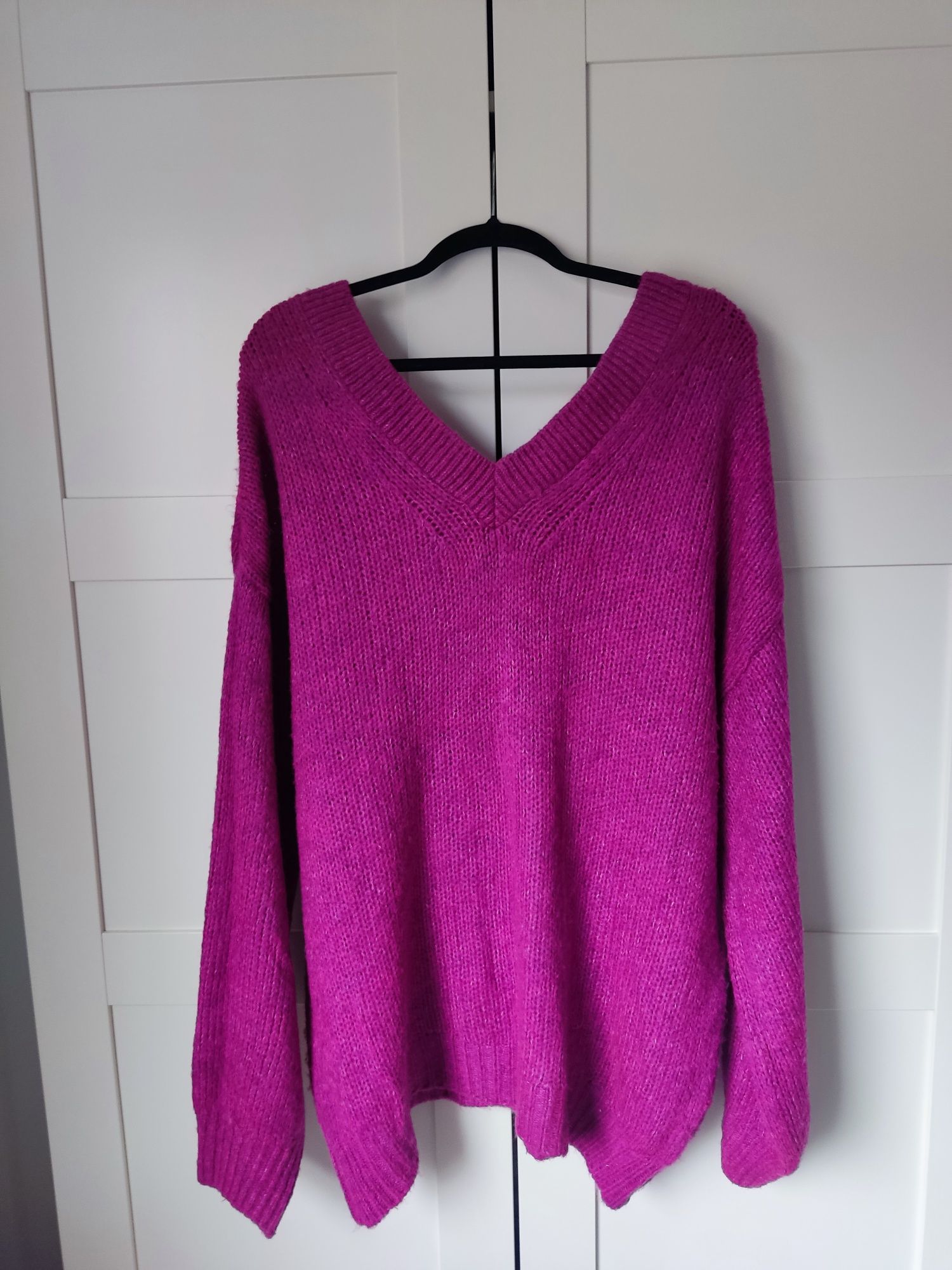 Oversize sweter w kolorze różowym