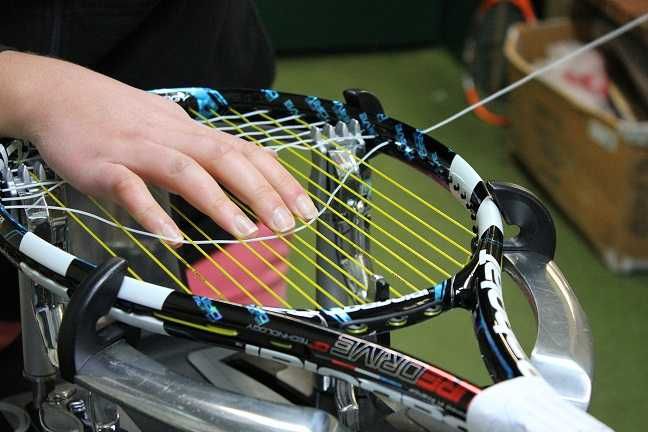 Serwis rakiet tenis squash rakieta naciąg naciąganie wymiana naciągu