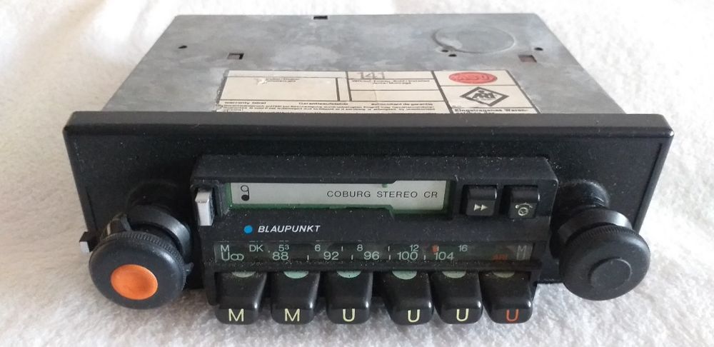 BLAUPUNKT - Zabytkowy  Radioodtwarzacz  Samochodowy