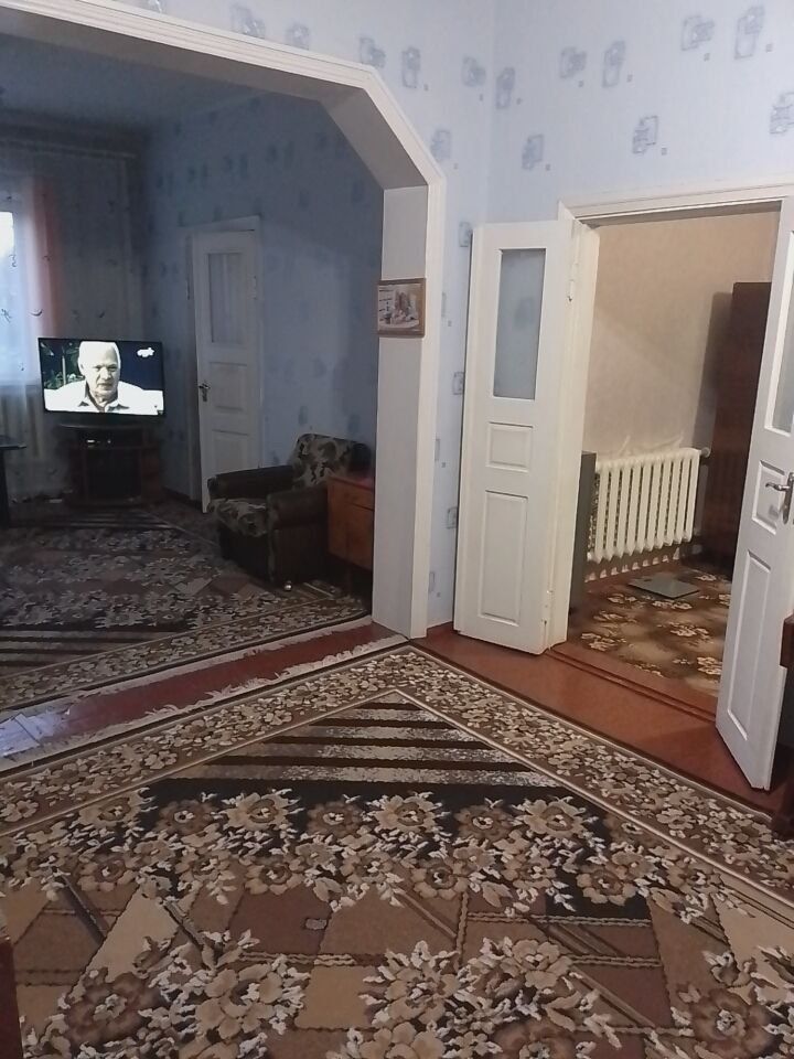 Приватний будинок(оренду не розглядаємо)