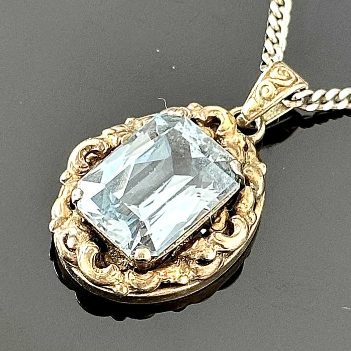 Srebrna przywieszka z Akwamarynem z ok. 1900 roku z srebra próby 835