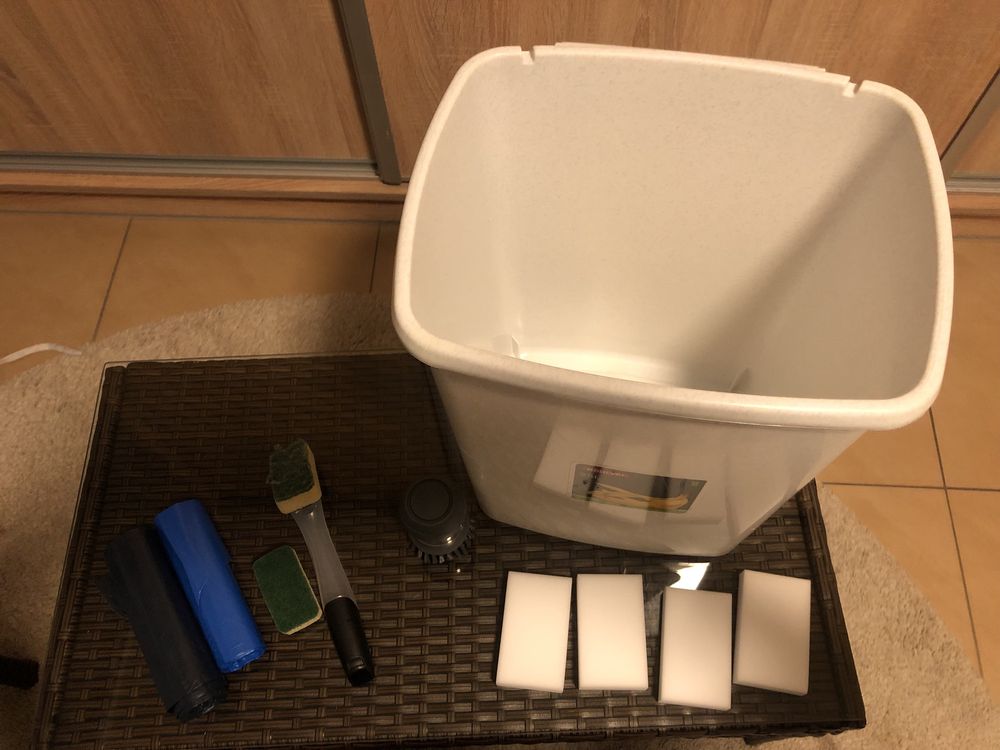 Kosz na smieci Curver z workami 60l + torby na zakupy i wklad do mopa