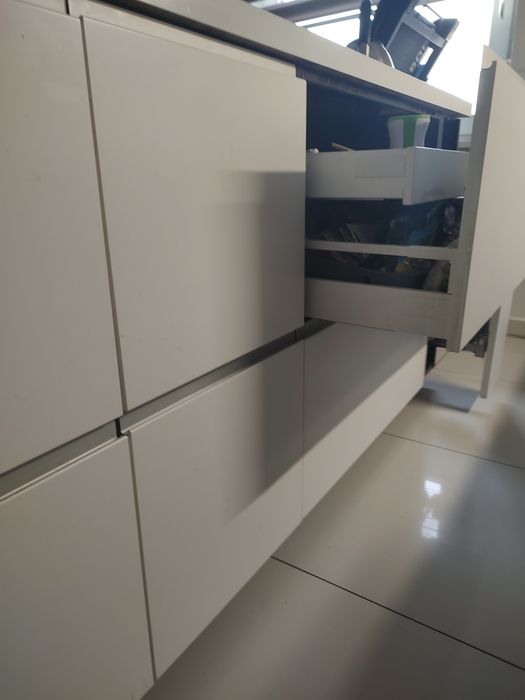 Wyspa kuchenna biała