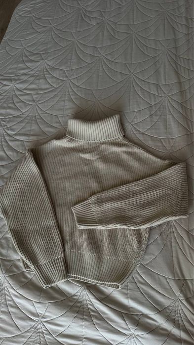 Жіноча вʼязана кофтинка