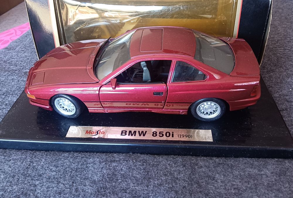 BMW 850i, col. Maisto
