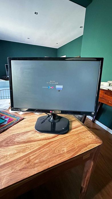 Monitor LG de 24 polegadas