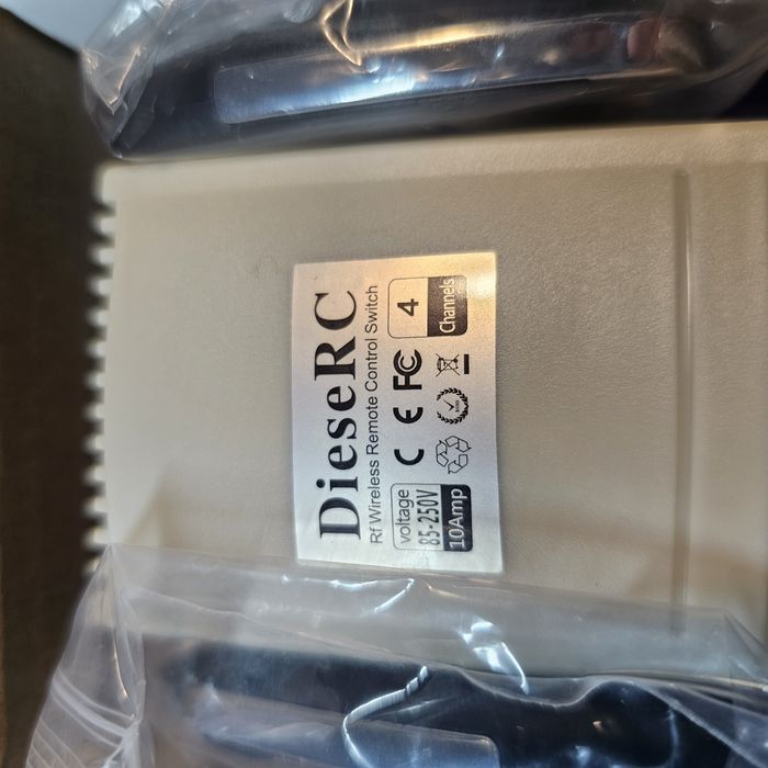 DieseRC Przełącznik zdalnego sterowania DC 12V 4CH 433Mhz
