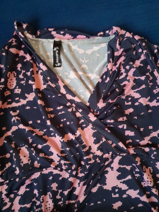 Sukienka midi czarno-różowa