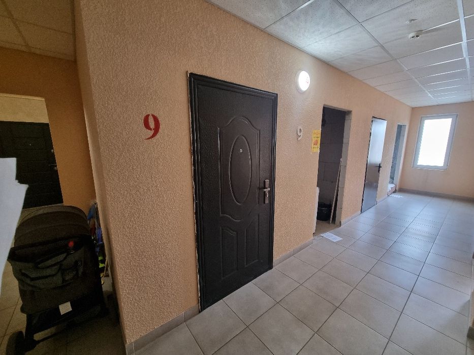 Продам кладовку на этаже. Сахарова 9. Для хранения вещей.