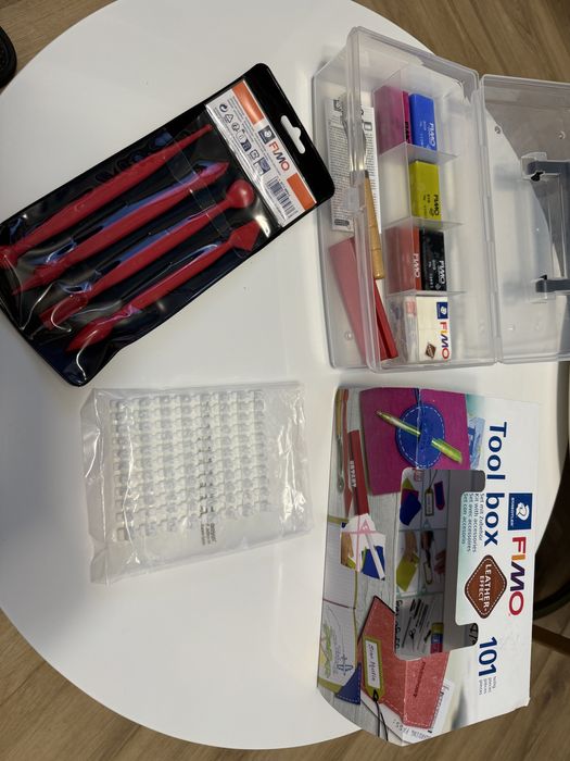 Zestaw z narzędziami do modelowania gliny efekt skóry Staedtler FIMO