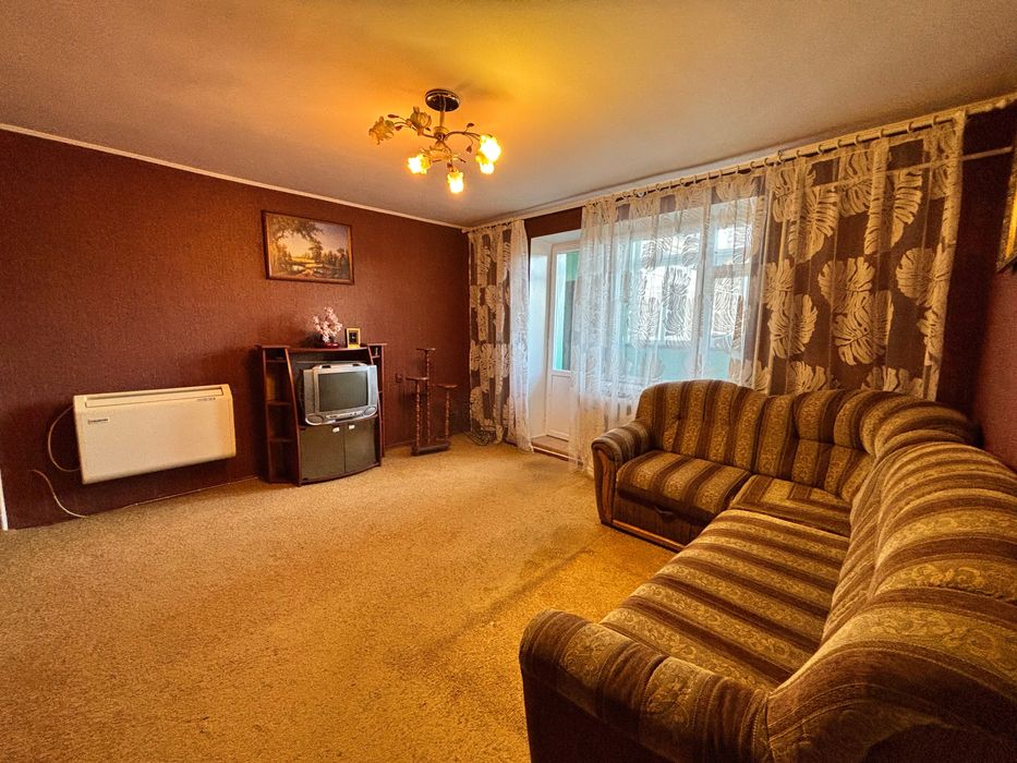 Трикімнатна квартира в районі ЦРЛ