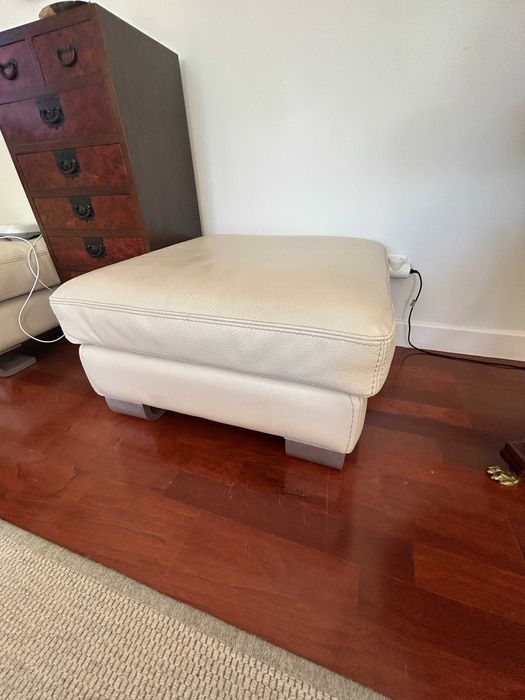 sofá e 2 poufs em couro marca "Roche Bobois"