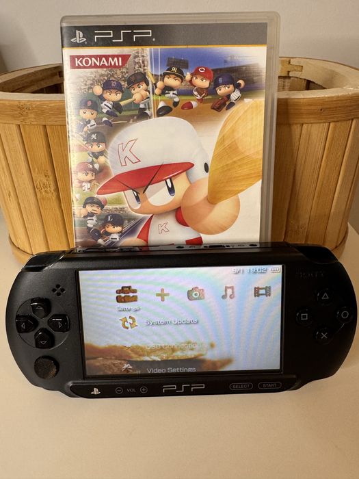Konsola Sony PSP E1004 16GB + gra + ładowarka