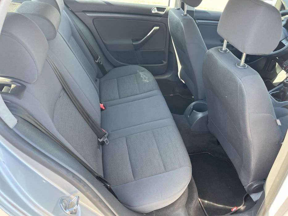 Volkswagen Golf 2006 1.6 бензин