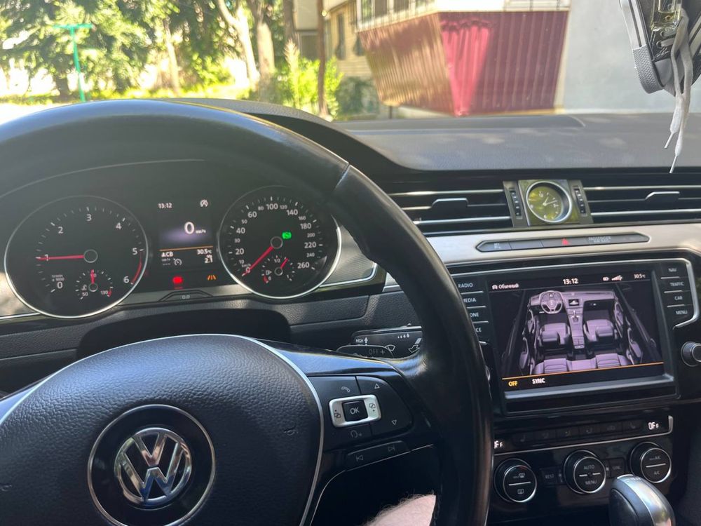Продається сімейний автомобіль