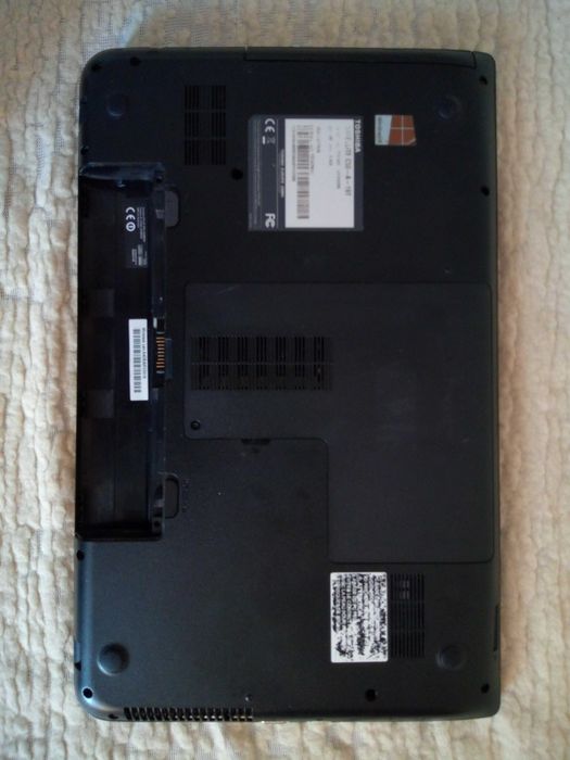 Laptop Toschiba procesor I3 z wadą matrycy
