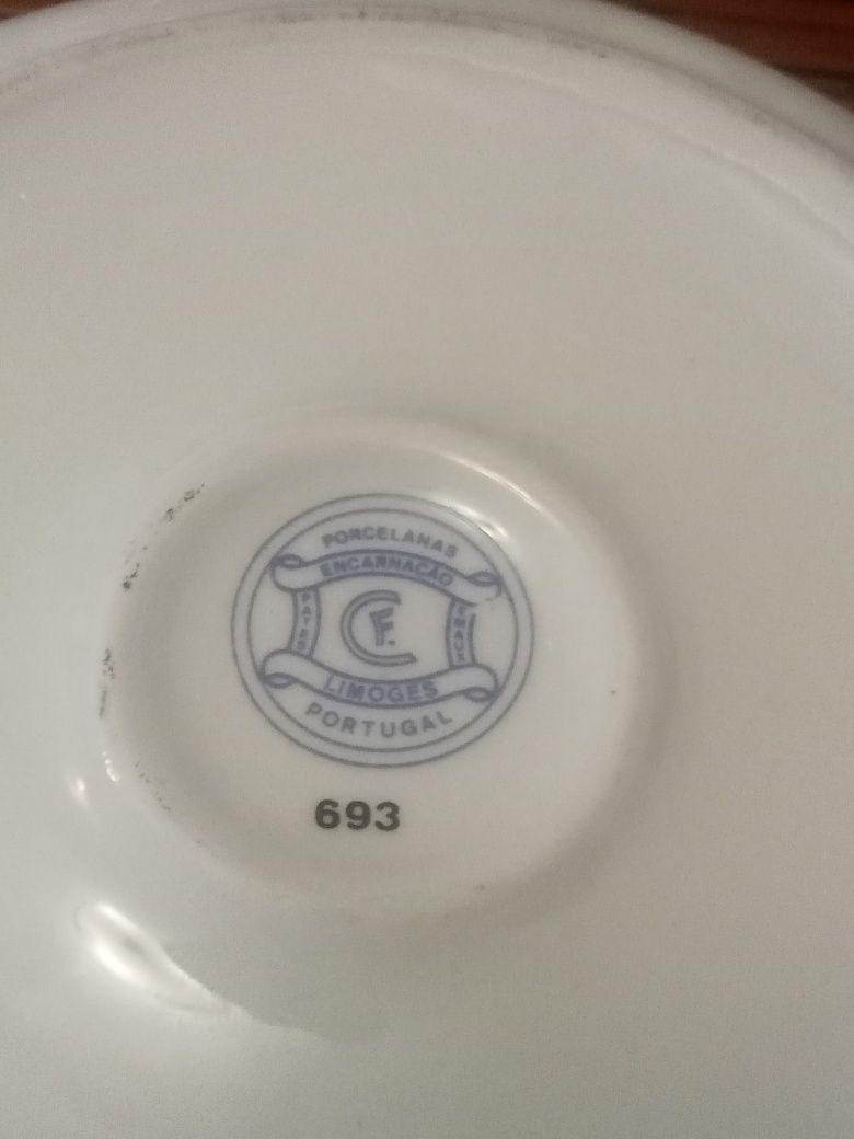 Belo prato de porcelana infantil