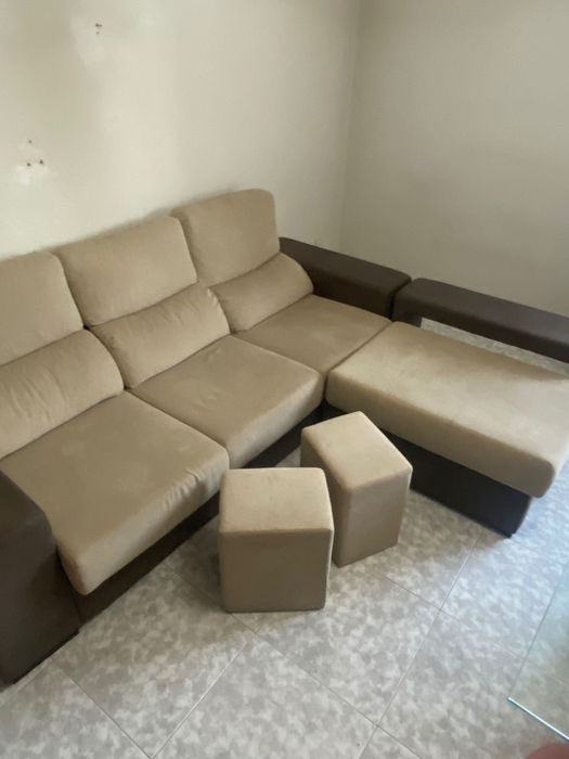 Sofá 3 lugares + long chaise + banquetas