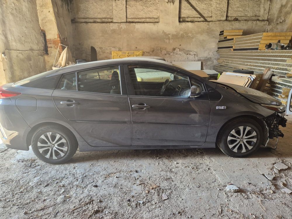 Toyota prius prime plug-in