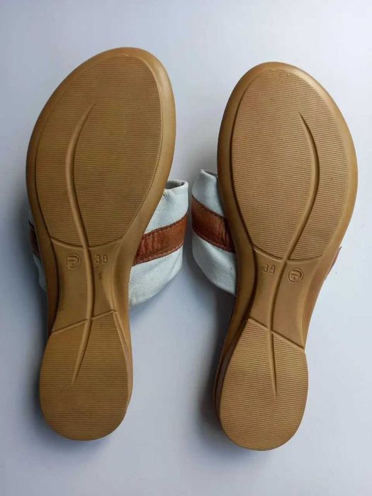 Модні жіночі в'єтнамки з натуральної шкіри розмір 39 Mariposa