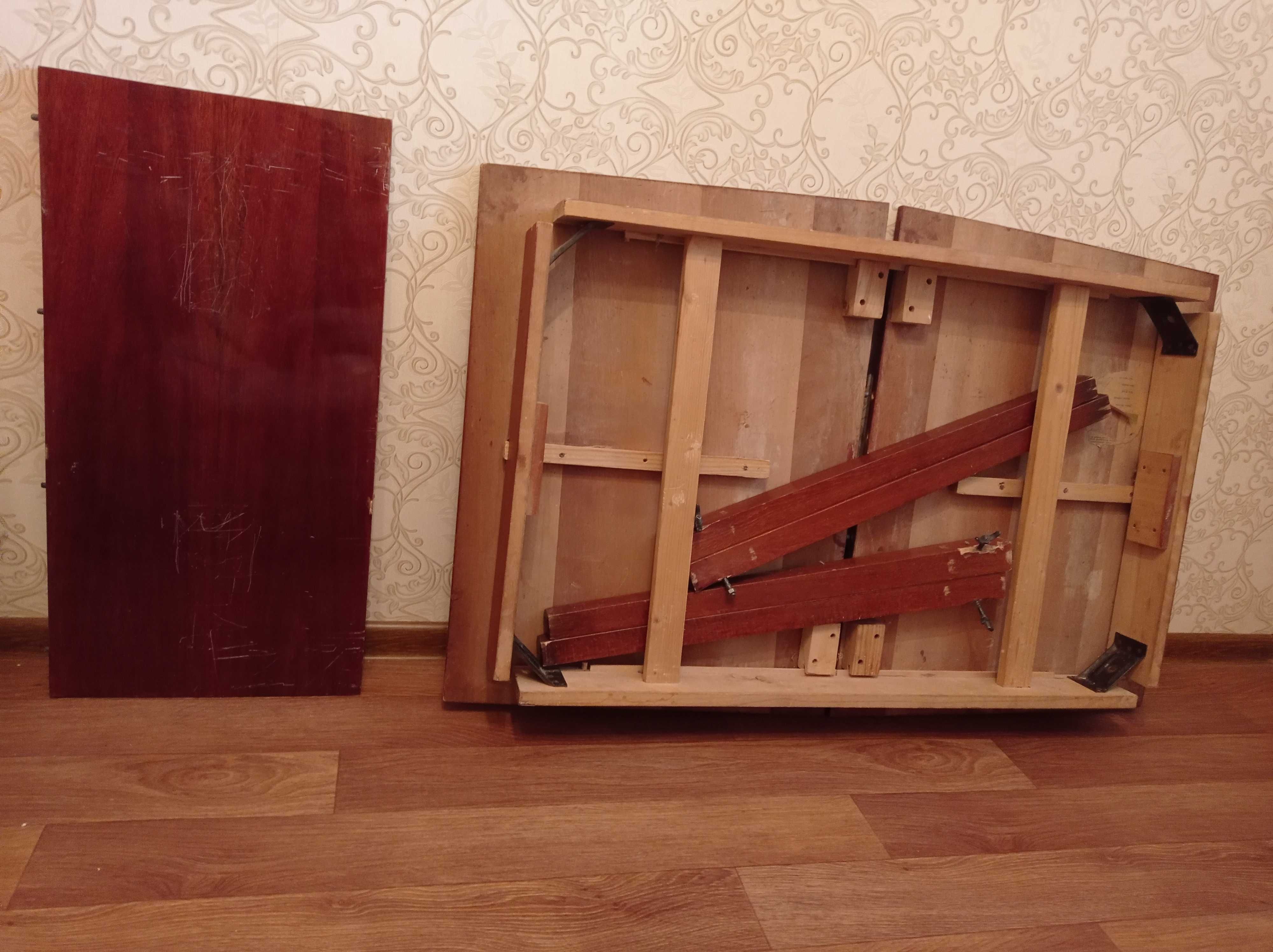 Раскладной советский лакированный стол