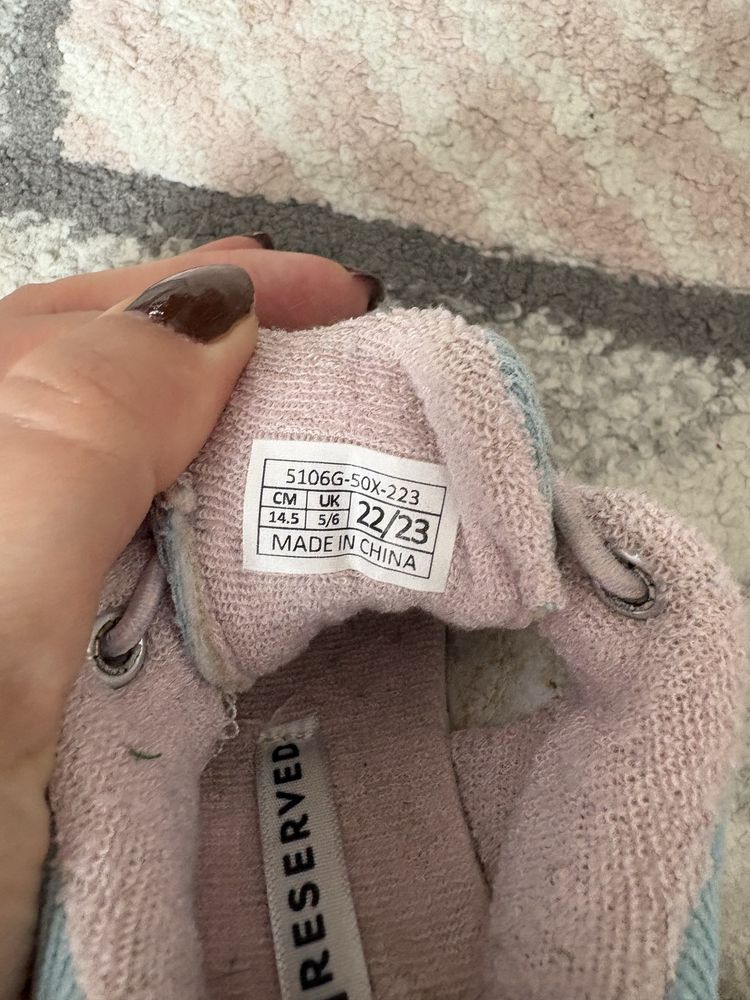 Buty sportowe Reserved r 22/23