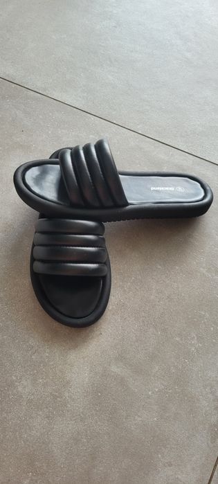 Nowe klapki Graceland