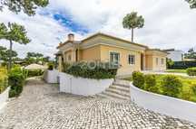 Moradia T5 com piscina e vista para lago na Herdade da Aroeira