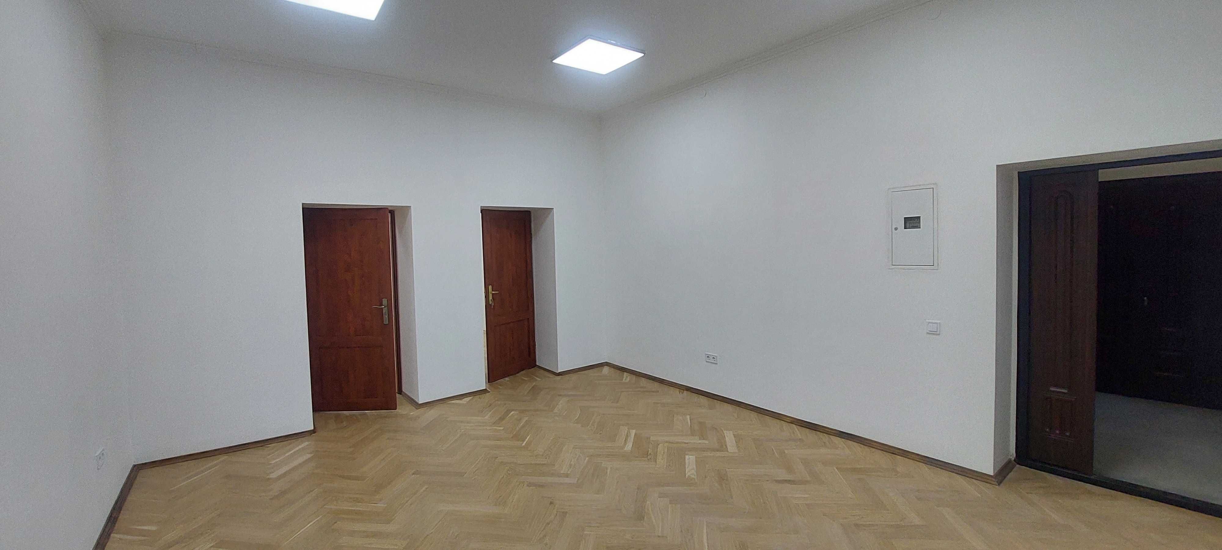 Нежитлова будівля в оренду в центрі Львова на 14 кабінетів, 488,7 м2.