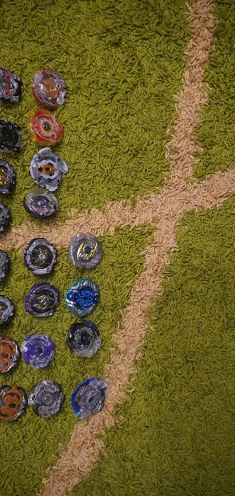 Повна колекція 72 Beyblade Burst
