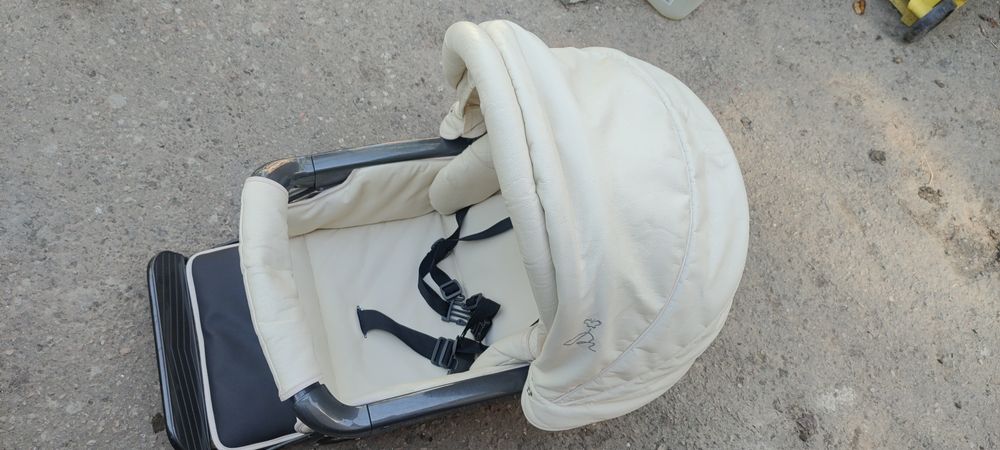 Продам коляску прогулочную